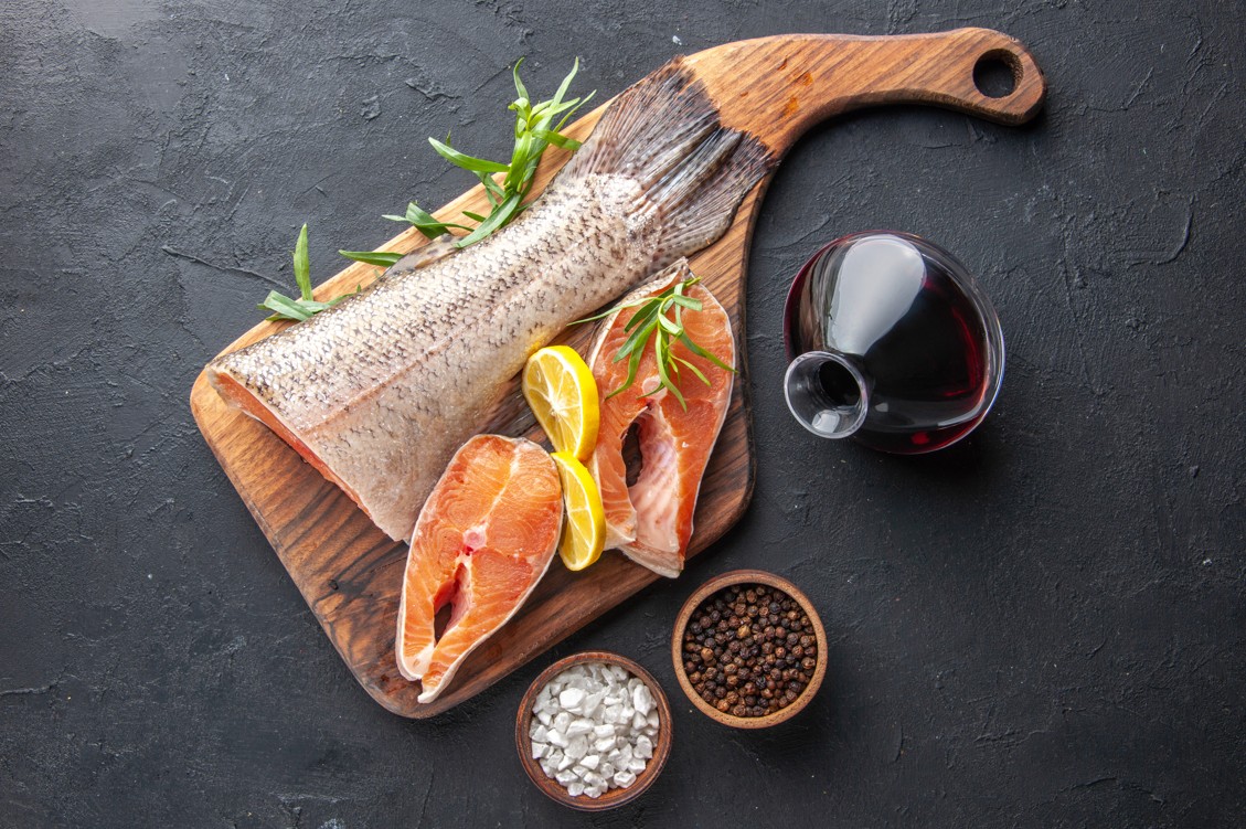 Makanan yang perlu dielakkan seperti salmon mentah dan minuman alkohol yang semasa kehamilan